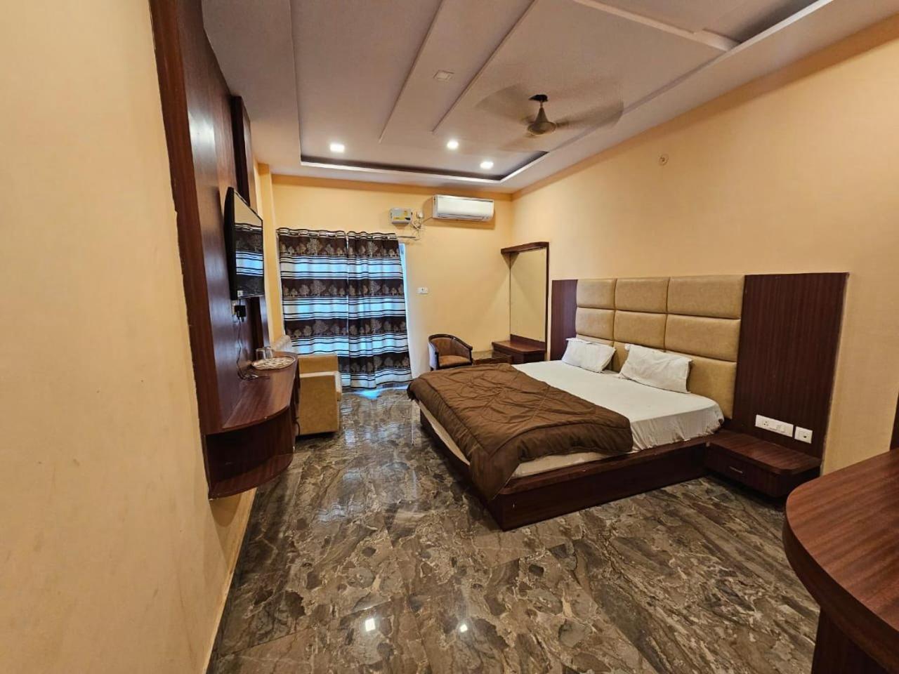 Hotel Aditya Inn Varanasi Exterior foto